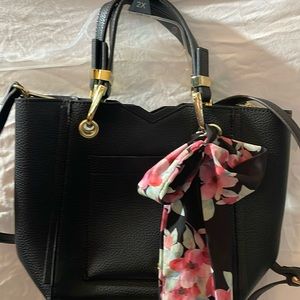 I really cute Steve Madden black purse